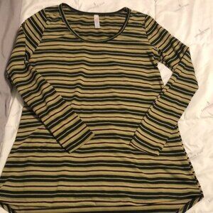 Lularoe Lynnae shirt size small